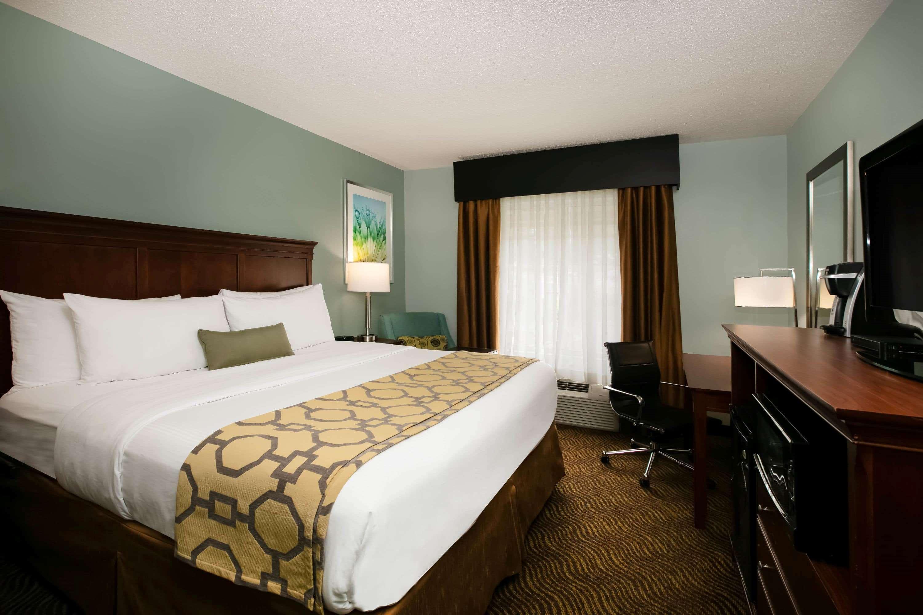Baymont Inn & Suites Braselton Exterior photo