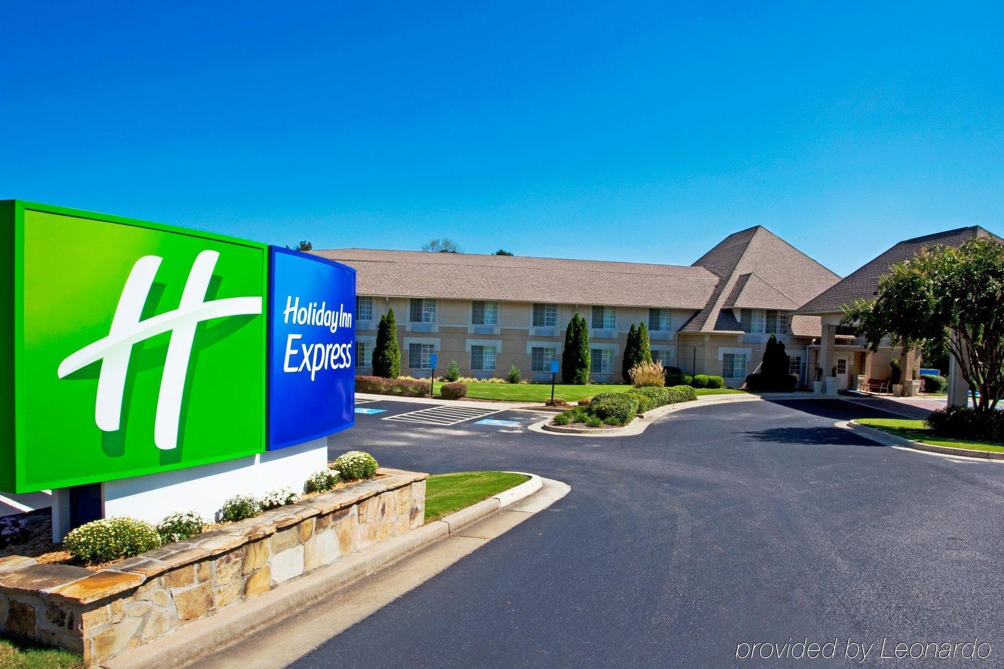 Baymont Inn & Suites Braselton Exterior photo
