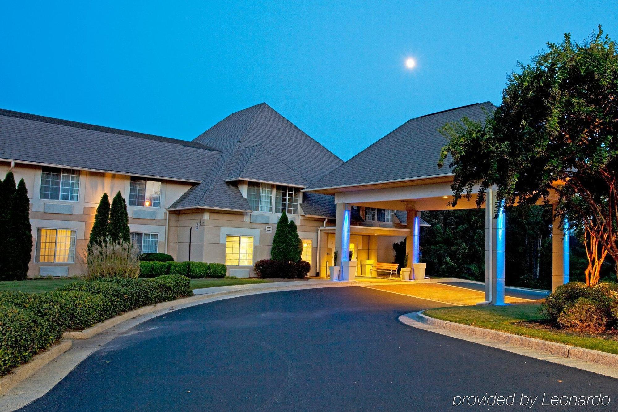 Baymont Inn & Suites Braselton Exterior photo
