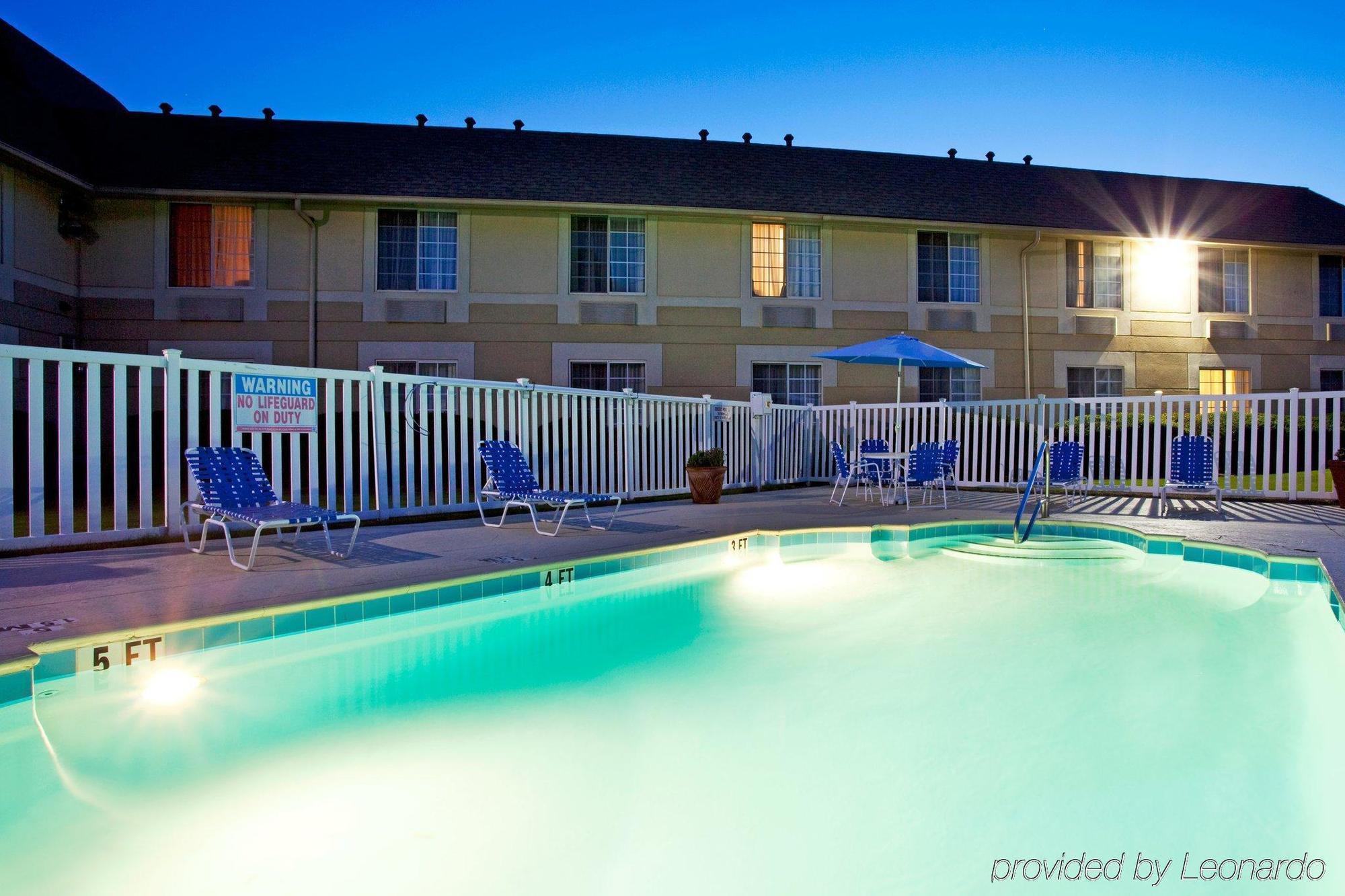 Baymont Inn & Suites Braselton Exterior photo