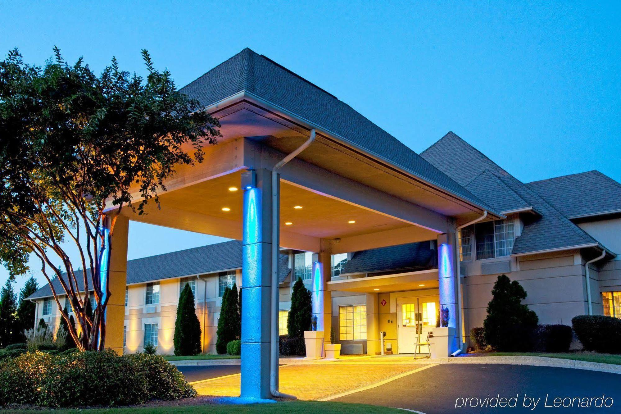 Baymont Inn & Suites Braselton Exterior photo