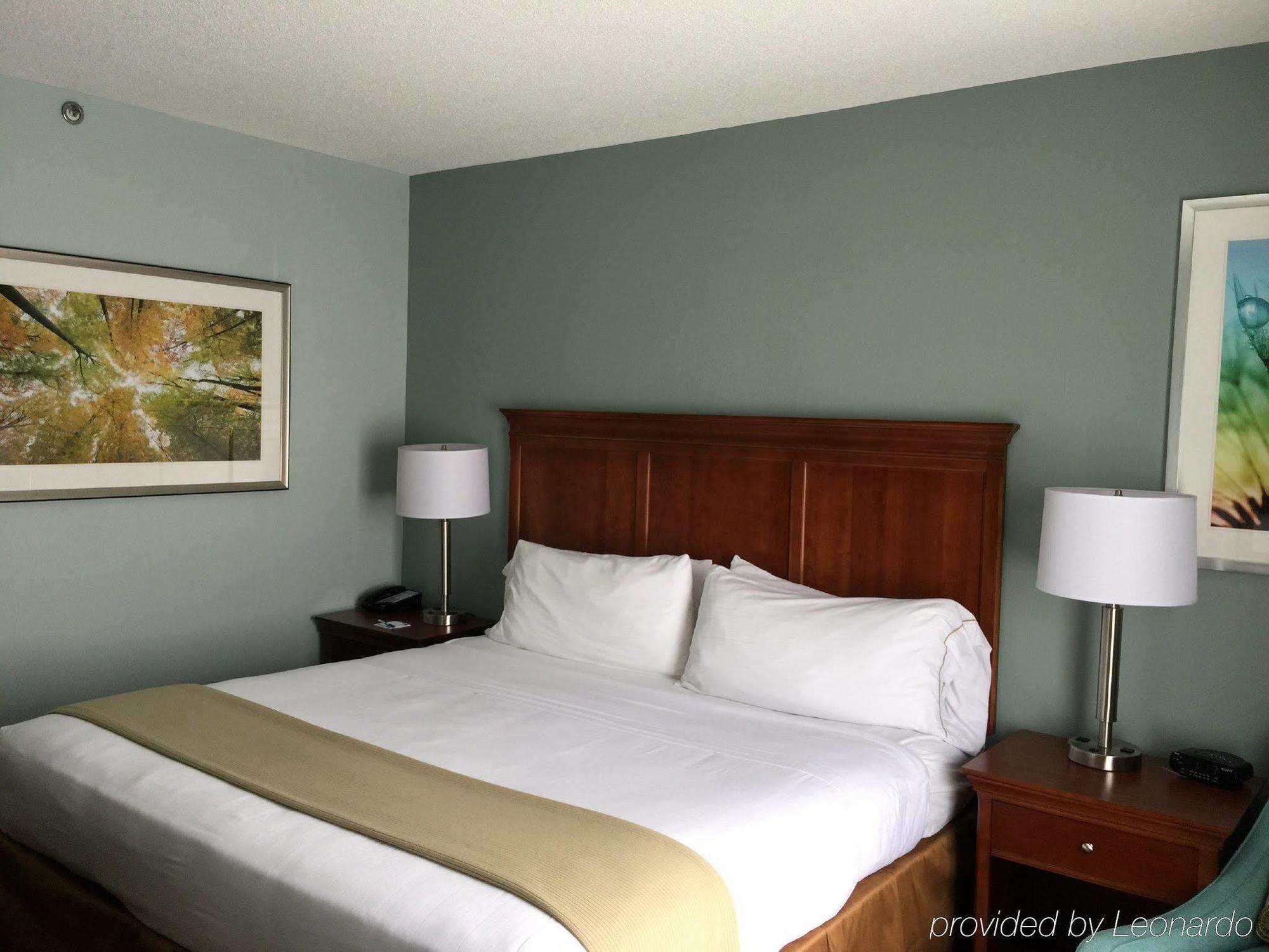 Baymont Inn & Suites Braselton Exterior photo