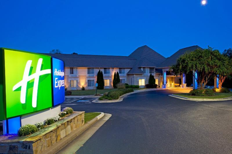 Baymont Inn & Suites Braselton Exterior photo